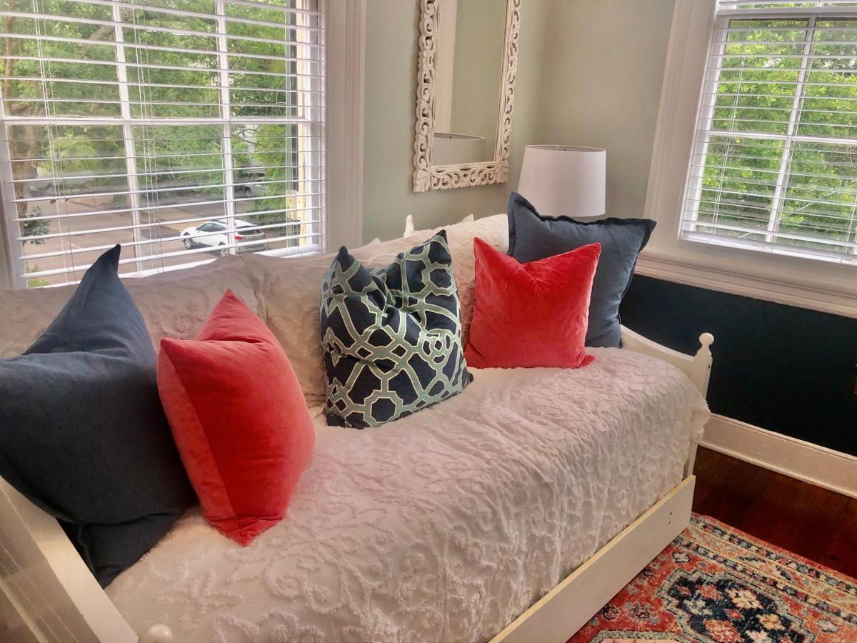 Daybed With Trundle In The Beautiful Ashley Inn 4 Blocks From King St Charleston Exteriör bild