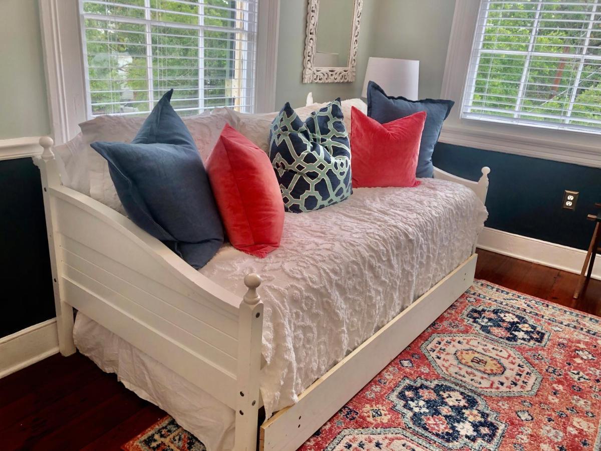 Daybed With Trundle In The Beautiful Ashley Inn 4 Blocks From King St Charleston Exteriör bild